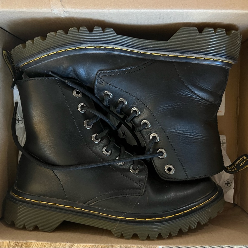 Dr Martens like new, worn a handful of times size 7.5
